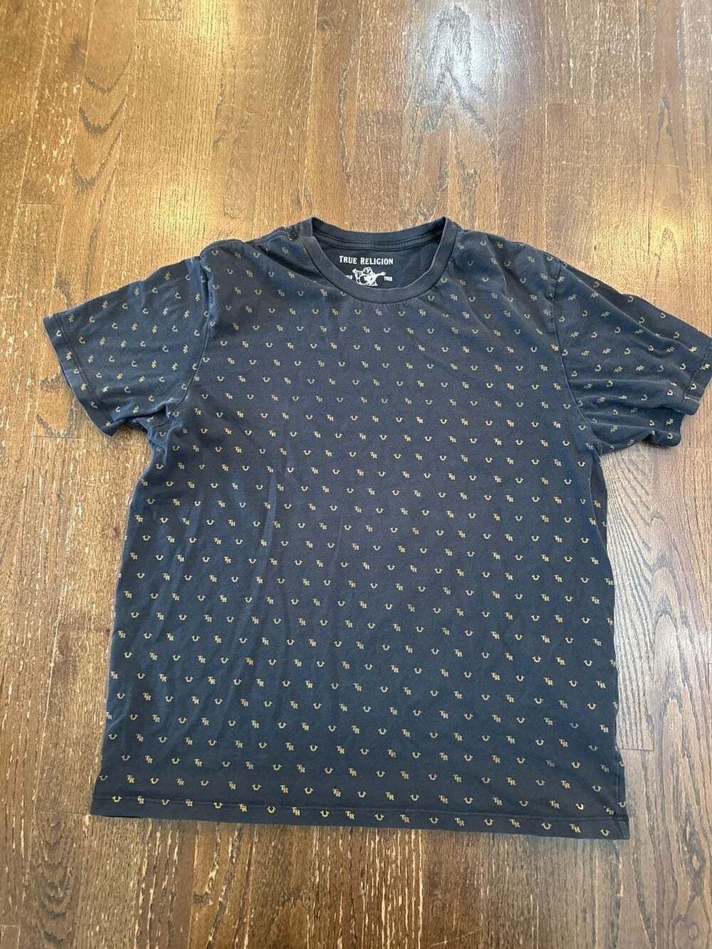 True Religion Monogram SS Crew Neck Tee Black Gold All Over Print Size L